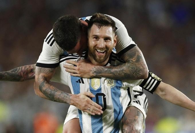 Đối thủ gửi yêu cầu độc lạ tới Lionel Messi | Báo Dân trí